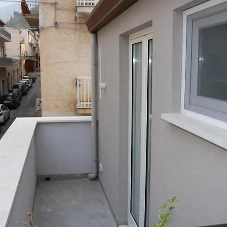 Allumaro House 3*